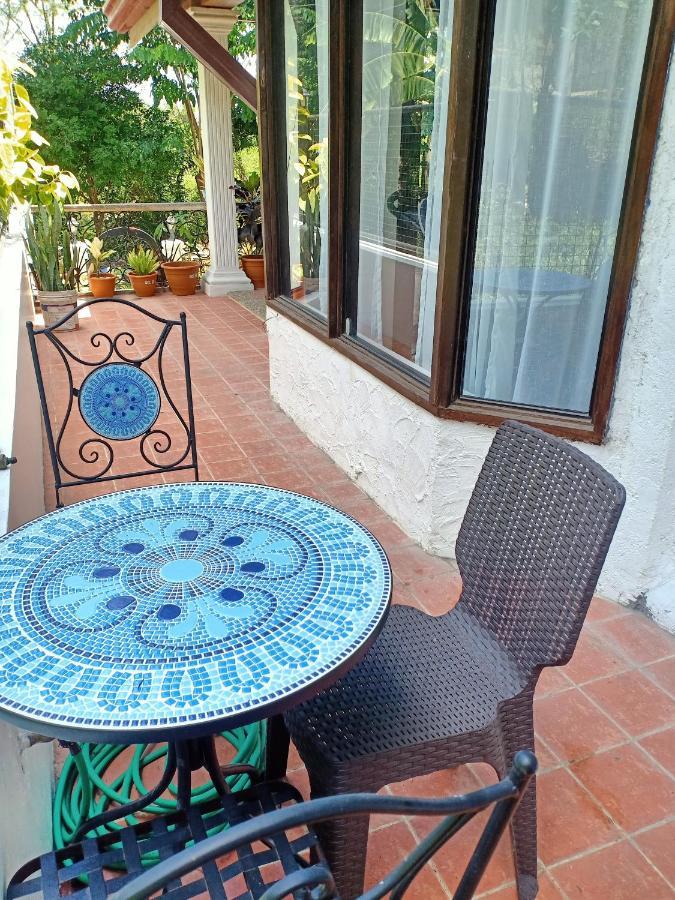 El Castillo Bed And Breakfast Angono Ngoại thất bức ảnh