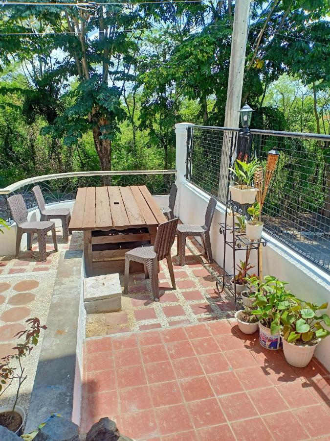El Castillo Bed And Breakfast Angono Ngoại thất bức ảnh