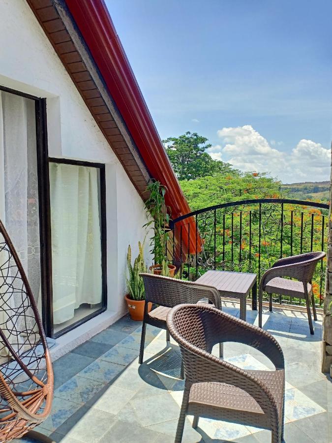 El Castillo Bed And Breakfast Angono Ngoại thất bức ảnh