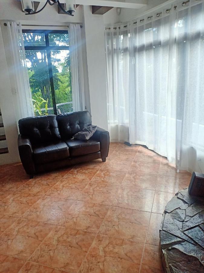 El Castillo Bed And Breakfast Angono Ngoại thất bức ảnh