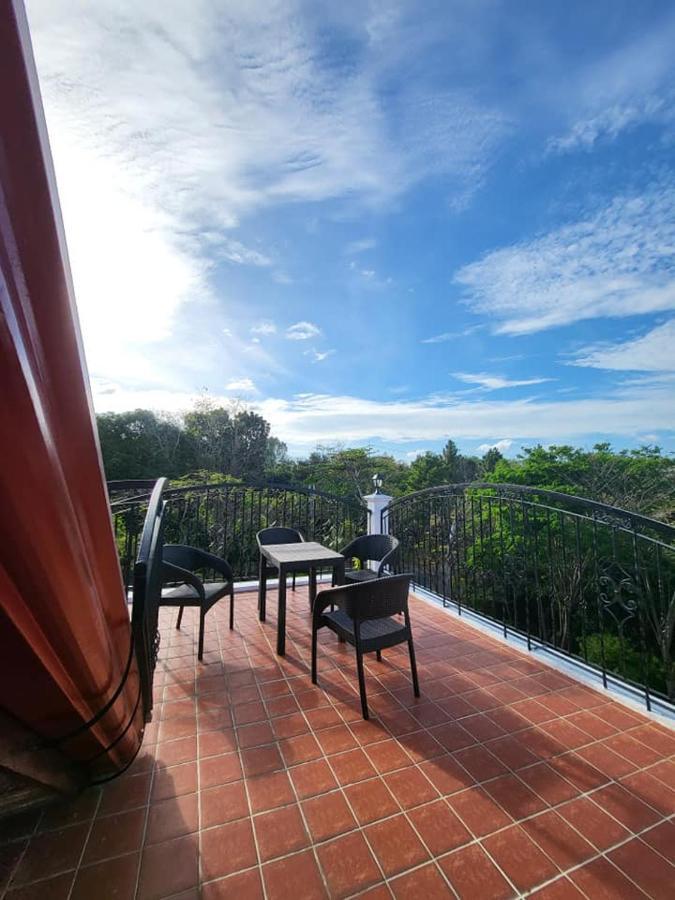 El Castillo Bed And Breakfast Angono Ngoại thất bức ảnh