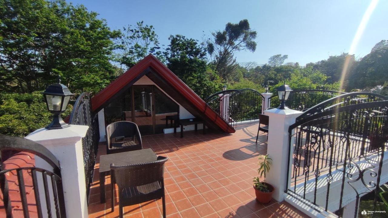 El Castillo Bed And Breakfast Angono Ngoại thất bức ảnh